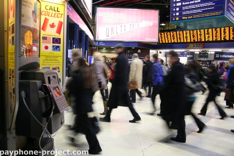 +442074073710 UK England London London Bridge Rail Station OS WH Smith SE1 9SP