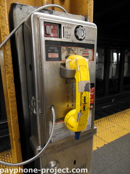 Abandoned Verizon payphone with Bell Atlantic branding