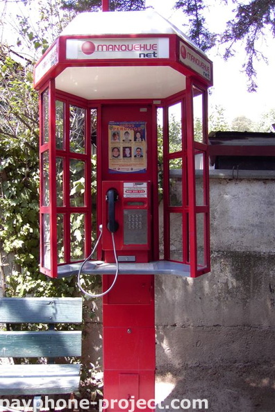 20040114i_SantiagoPhone.jpg
