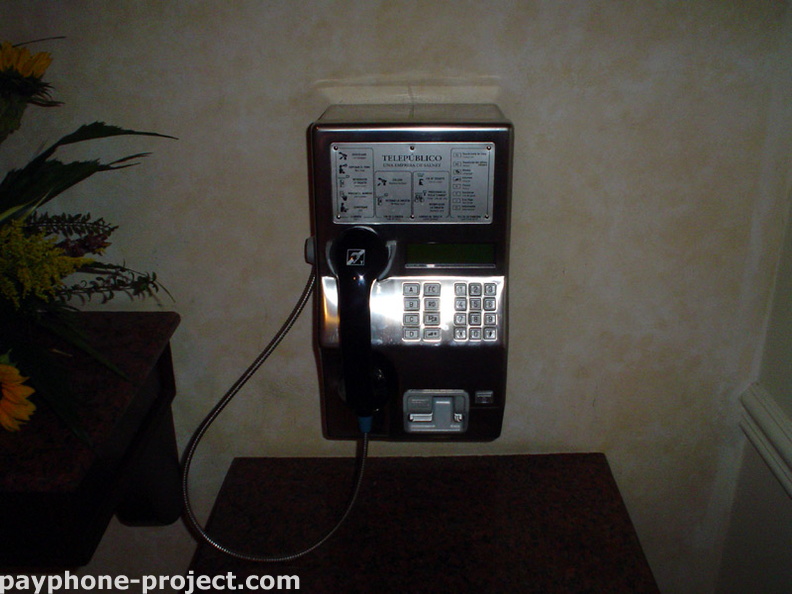 el_salvador_payphone.jpg